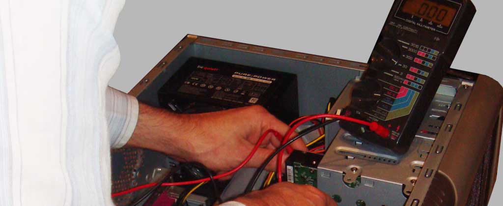 close up of itworknplay computer engineer repairing a computer using a multimeter which is displaying zero volts